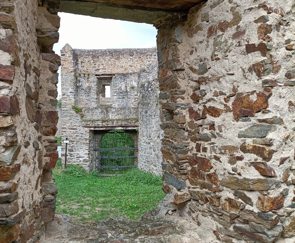 Zricenina Hradu Cornstejn-Bitov必去景点