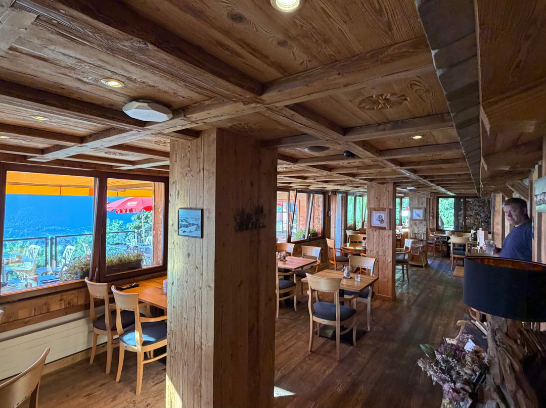 小木屋大酒店主图