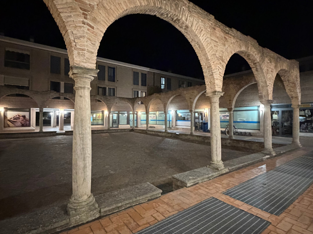 Arco di Augusto-法诺必去景点