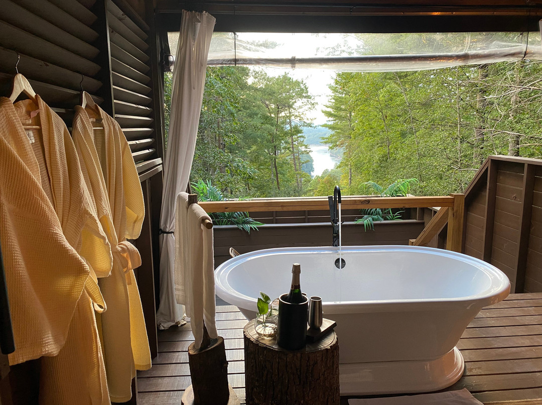 Lakeview at Fontana Inn & Treetop Soaking Cabanas主图