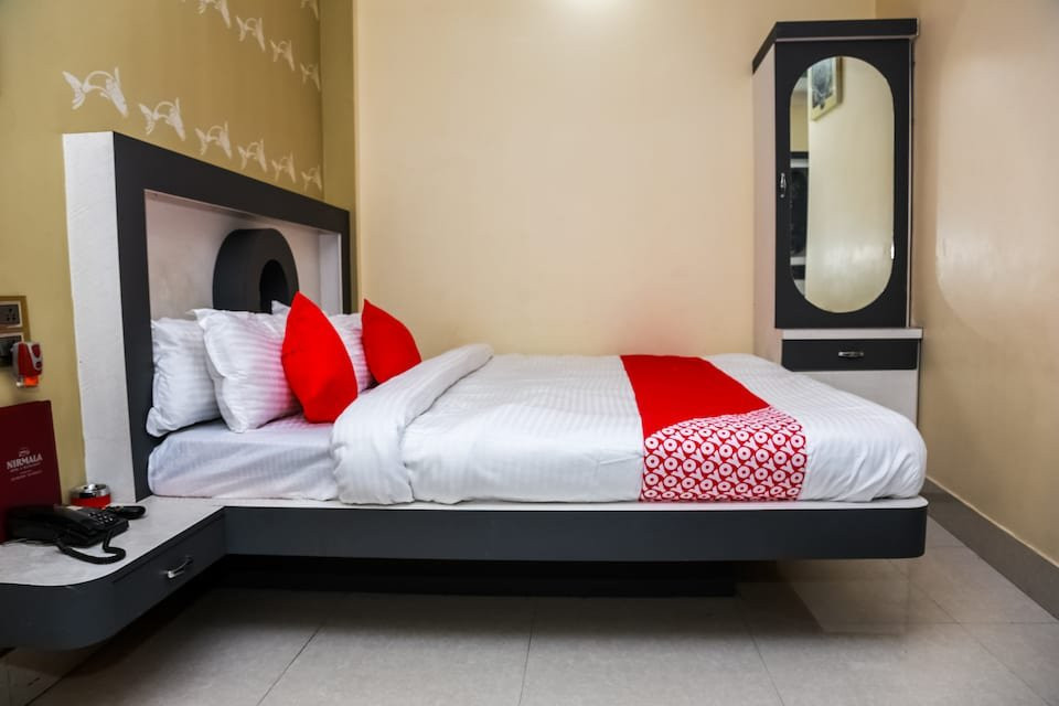 OYO 31017 Hotel Nirmala