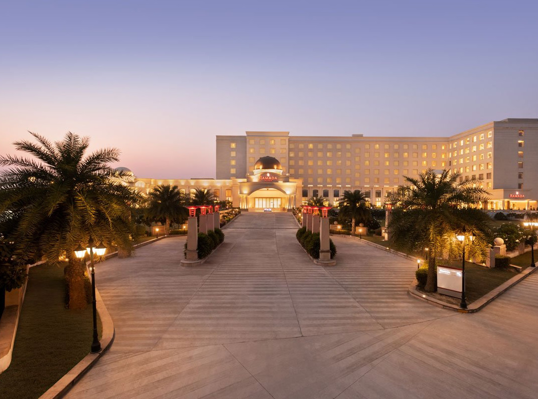 Ramada by Wyndham Lucknow Hotel and Convention Center主图
