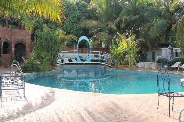 Hotel Le Rabelais-泳池