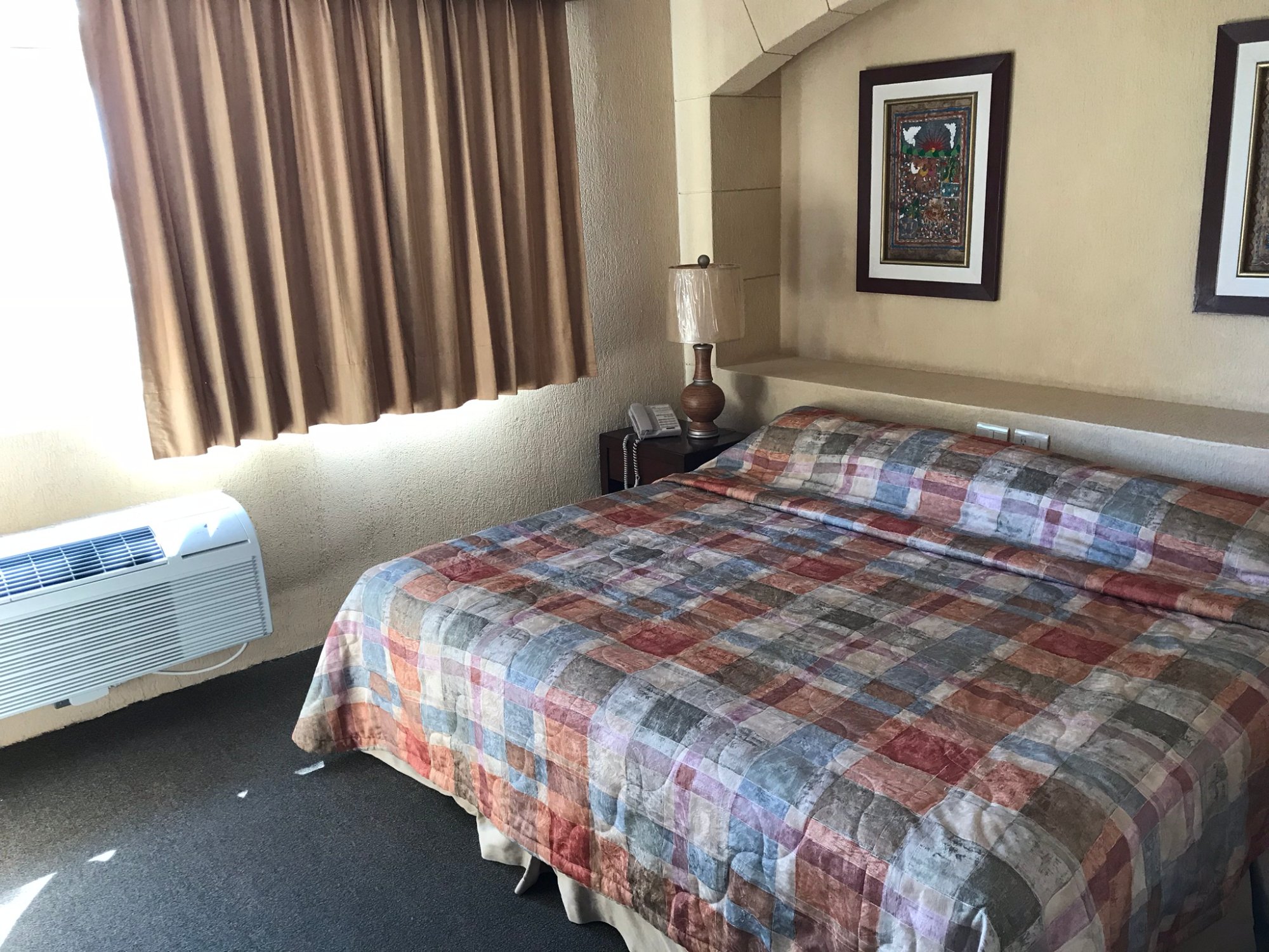 Las Palmas Midway Inn-官方