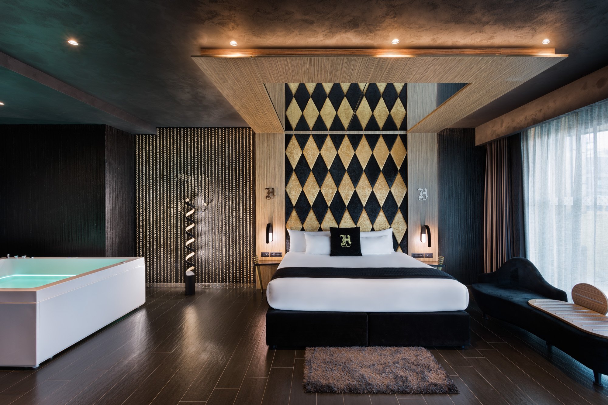 H Hotel-官方