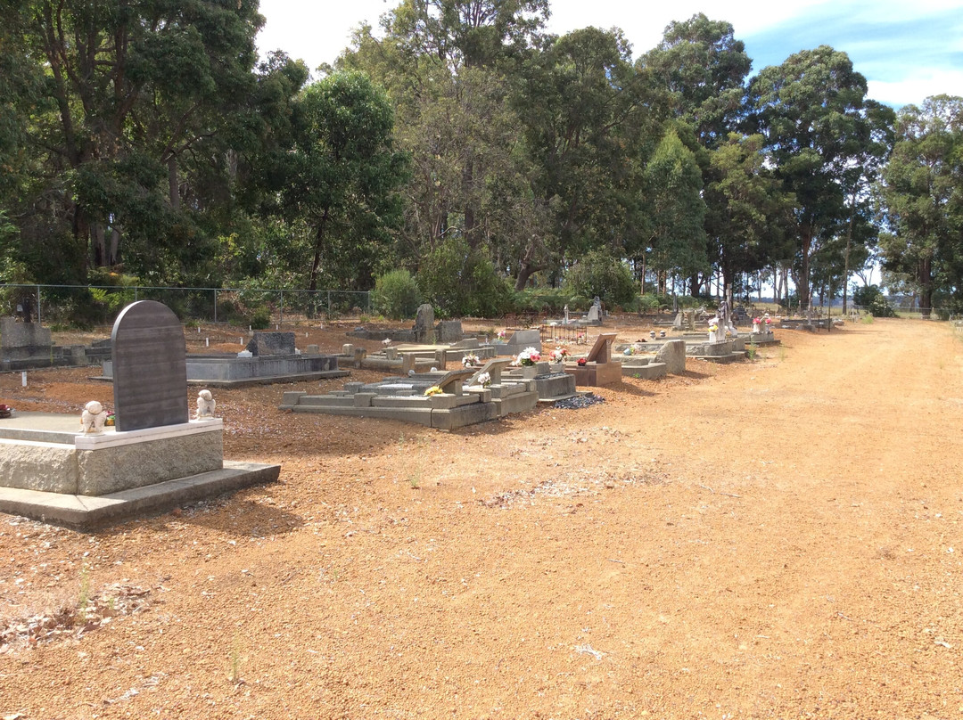 Greenbushes Cemetery景点图片