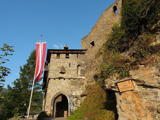 Burg Finstergrun景点图片