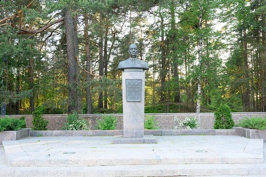 Monument to Academik Anatoliy Petrovich Aleksandrov景点图片