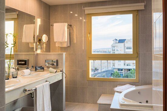 Hotel Melilla Puerto Affiliated by Meliá-浴室