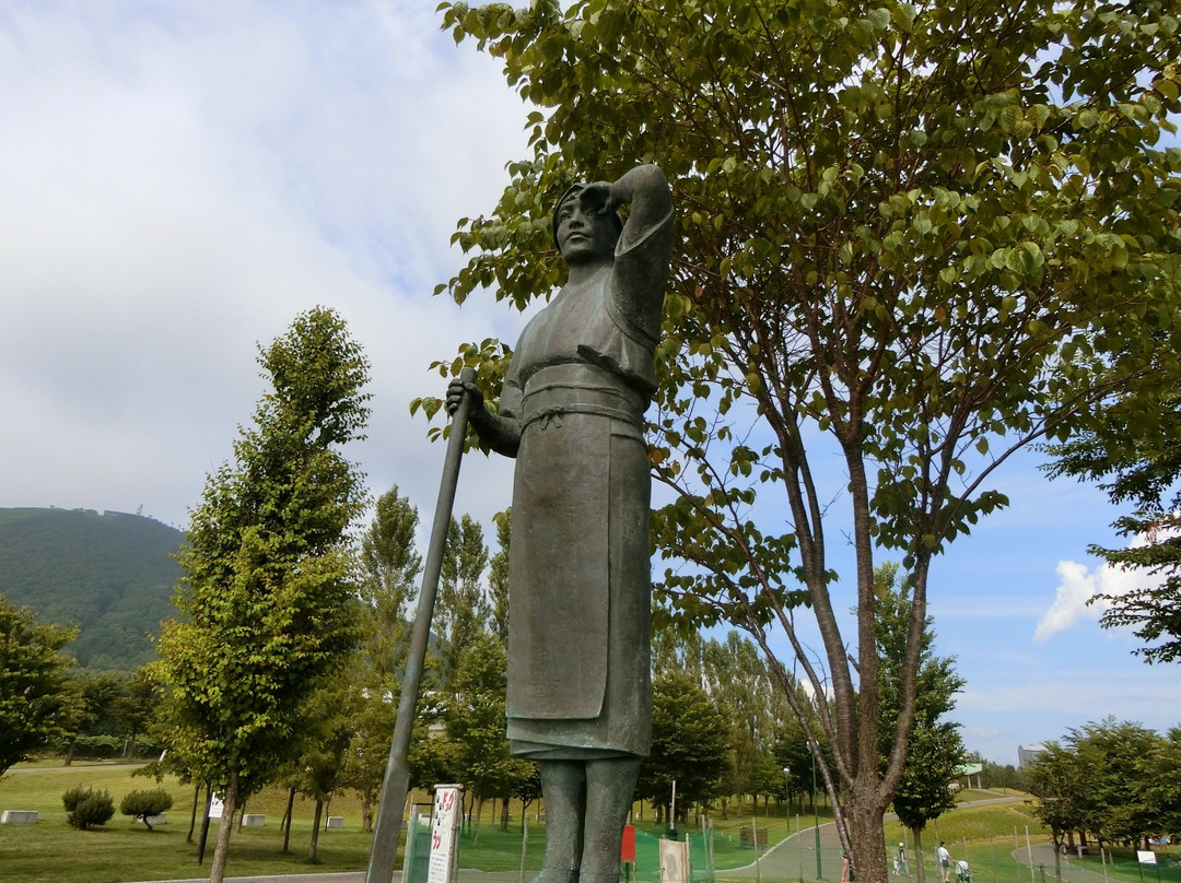 Kaitaku no Haha Statue景点图片