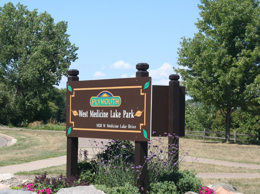 West Medicine Lake Park景点图片