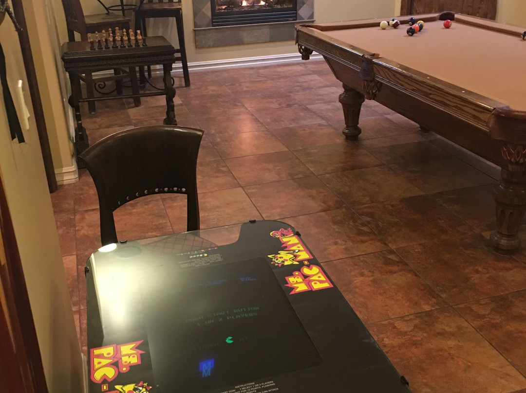 High Ridge Manor主图