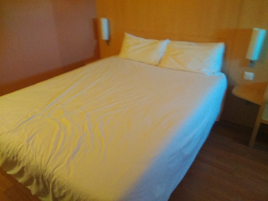 巴塞罗那马塔罗宜必思酒店主图