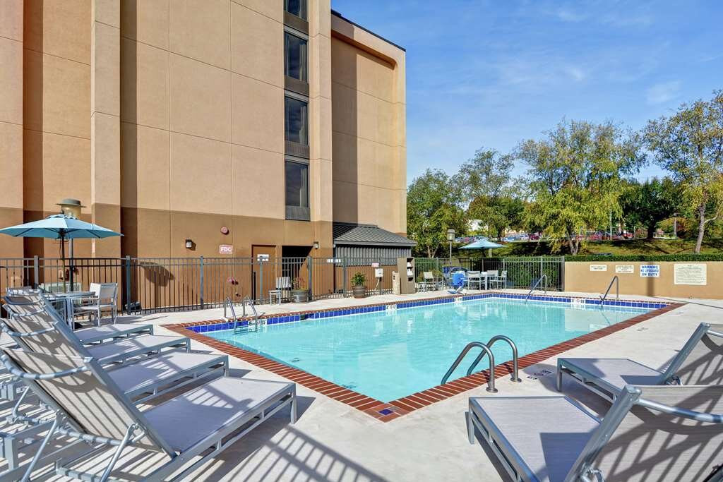 Hampton Inn Charlotte-Gastonia主图