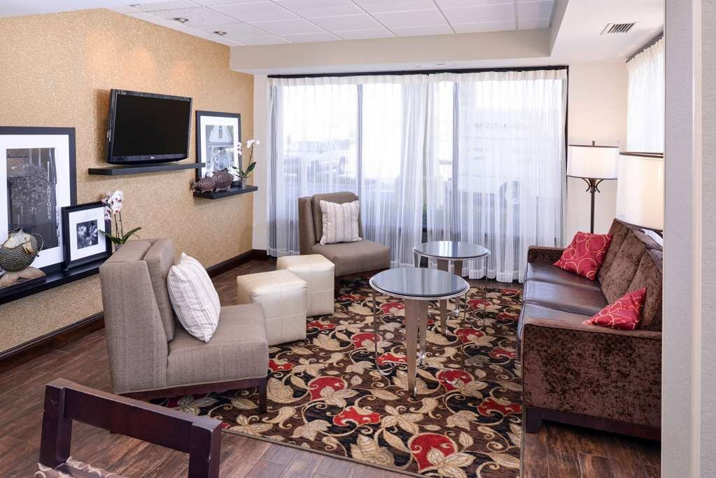 加兹登希尔顿恒庭酒店主图