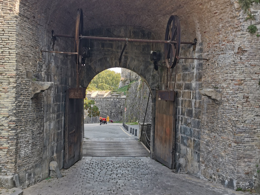 Portal de Francia-潘普洛纳必去景点