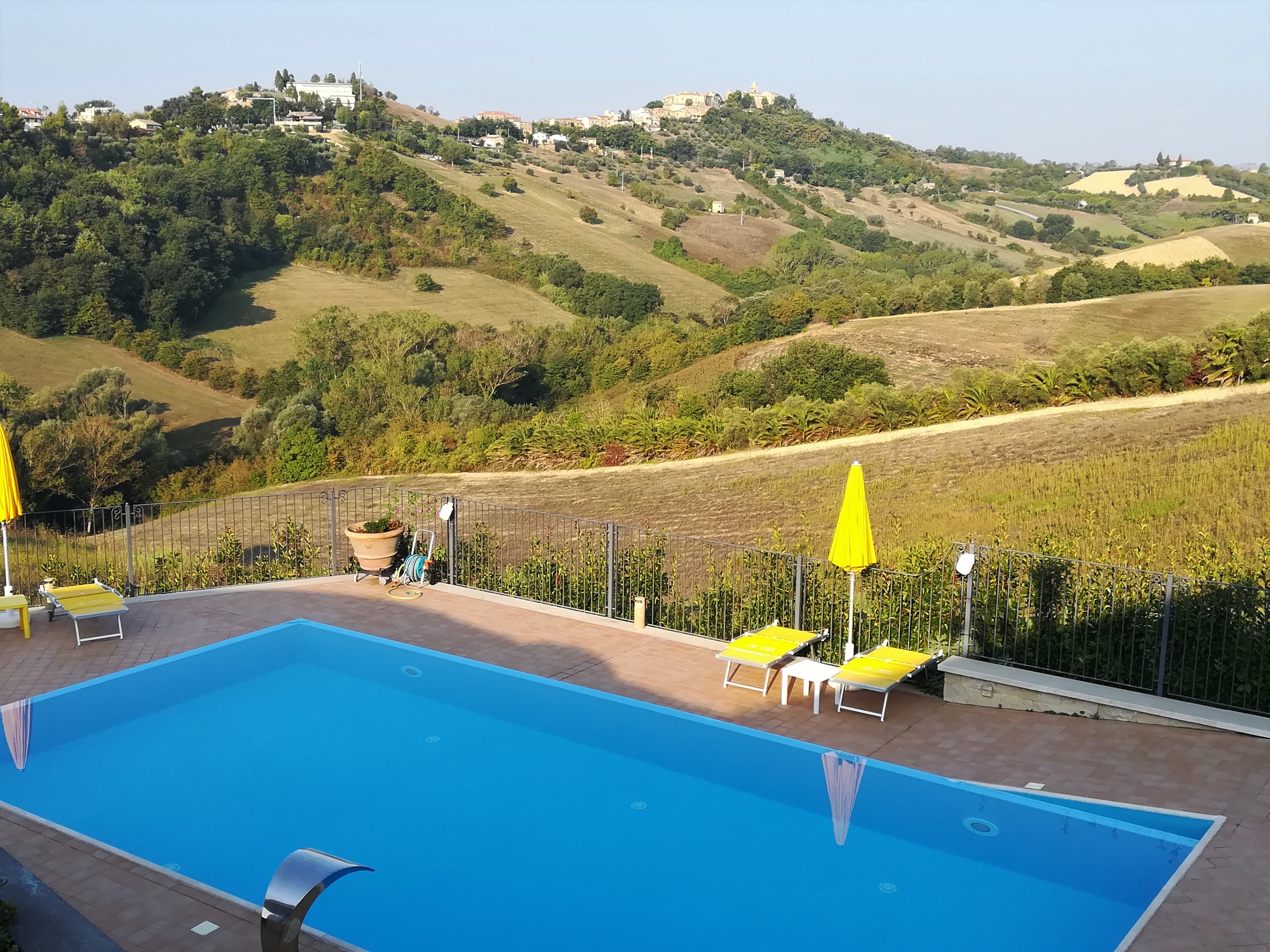 La Tana dei Leoni B&B-泳池