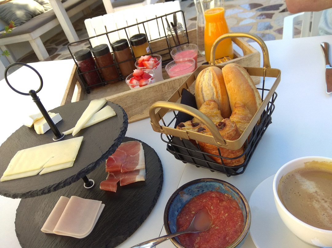 拉莫雷纳酒店主图