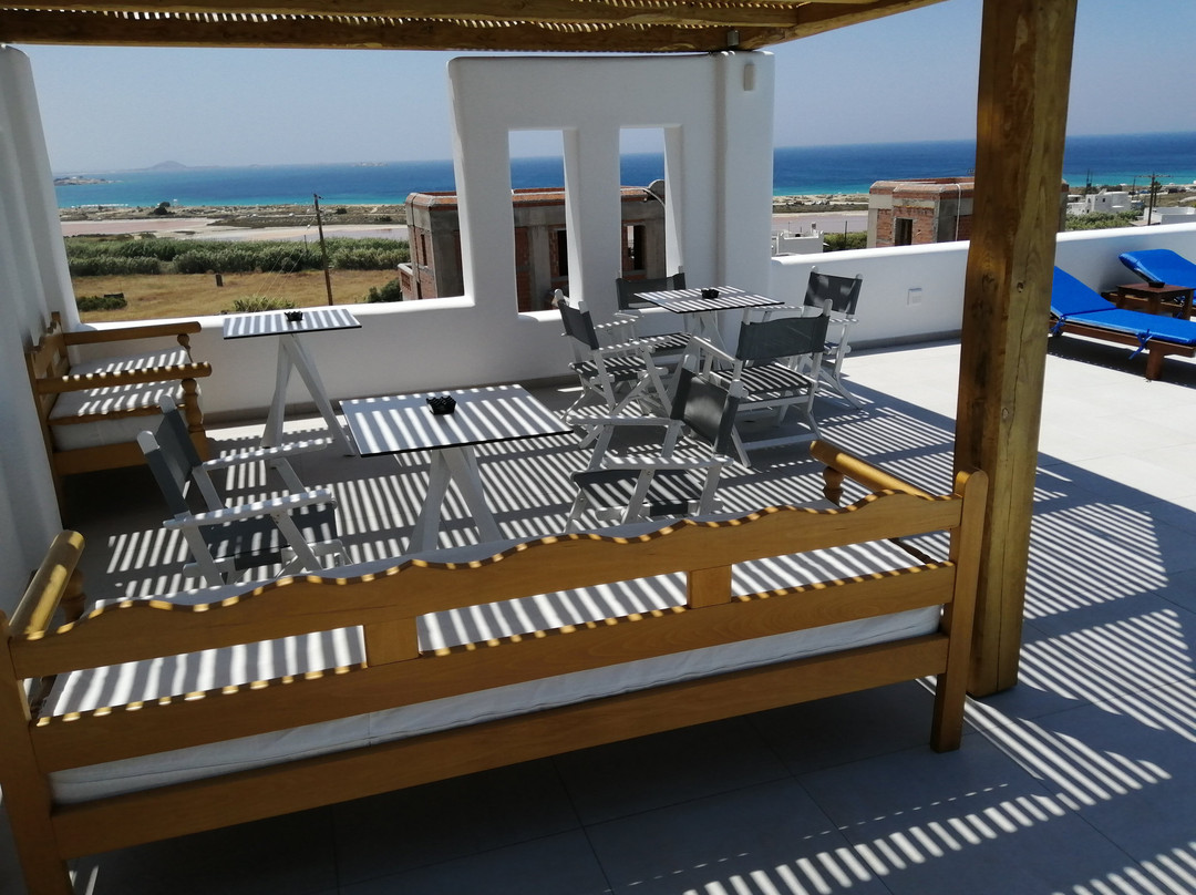 Lianos Village Hotel主图