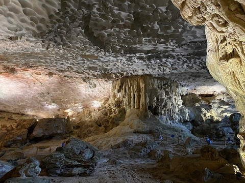 Genesis Luxury Regal Cruises-下龙湾必去景点