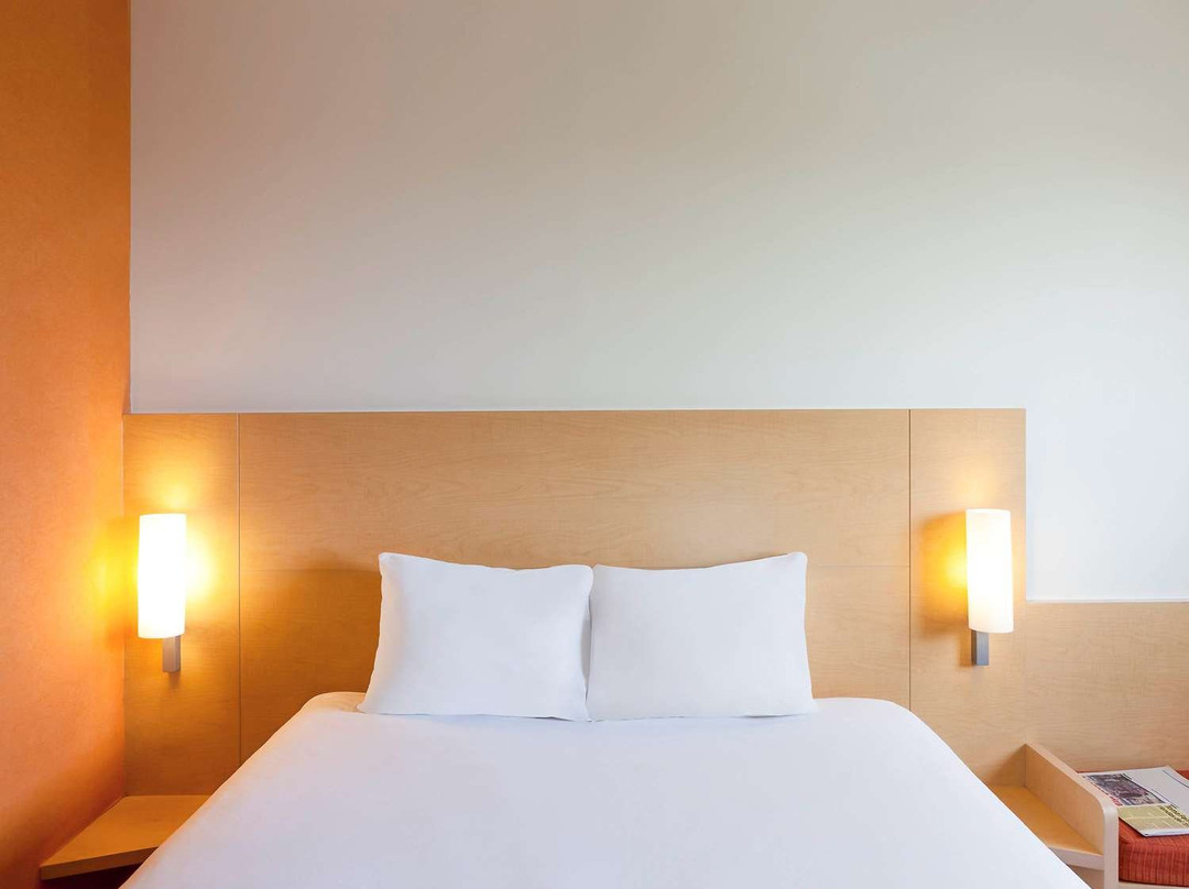 宜必思埃莫西约酒店主图