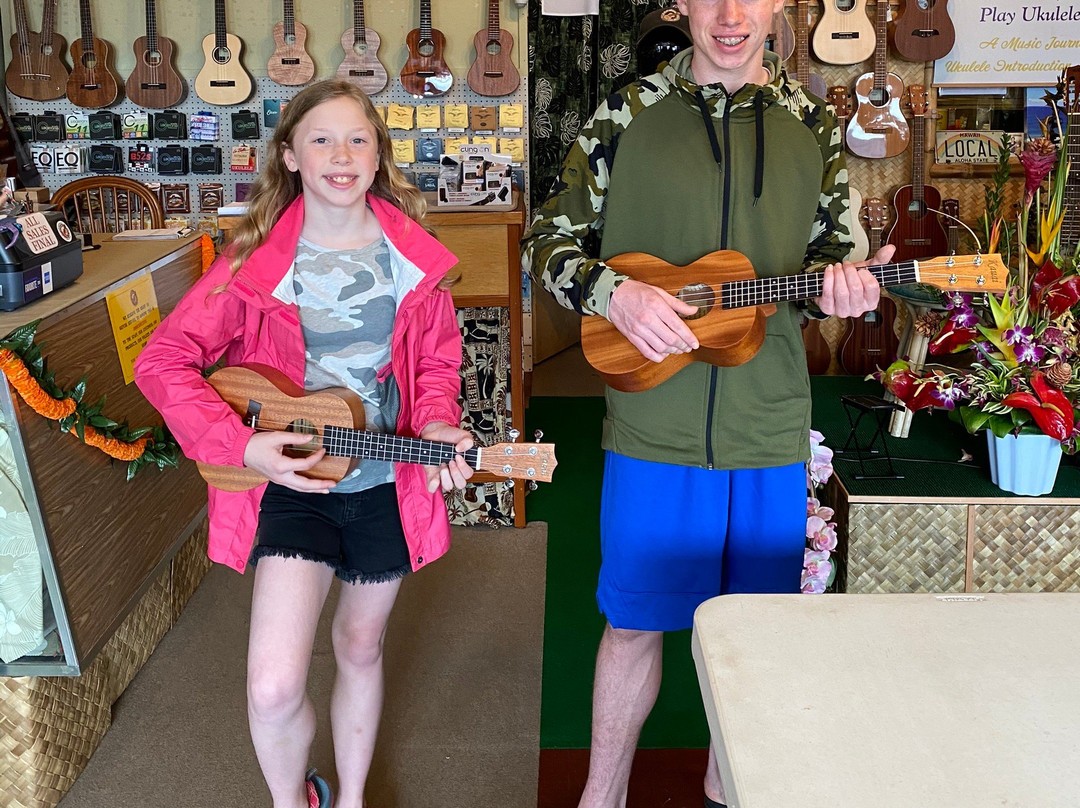 Play Ukulele On Kauai-卡拉西奥必去景点