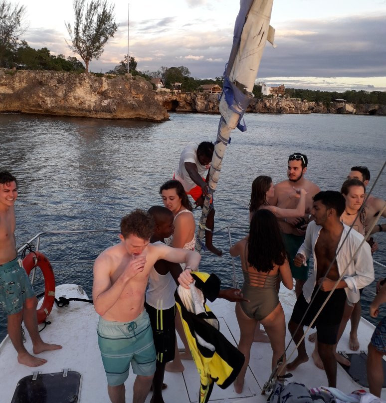 Astraes Catamaran Cruise景点图片