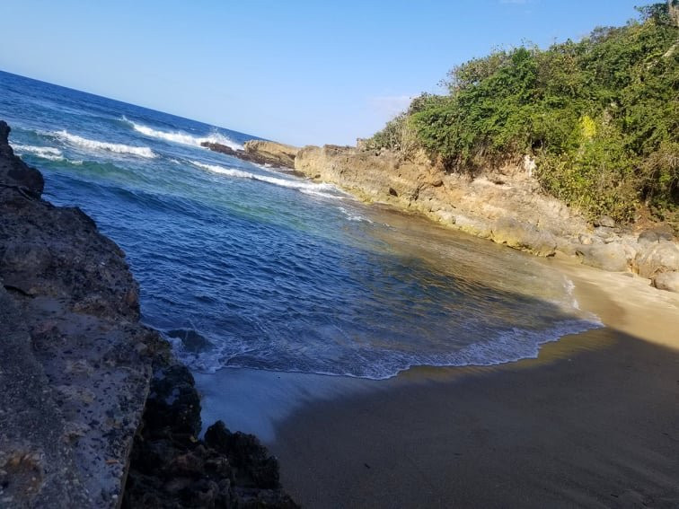Puerto Hermina Beach景点图片