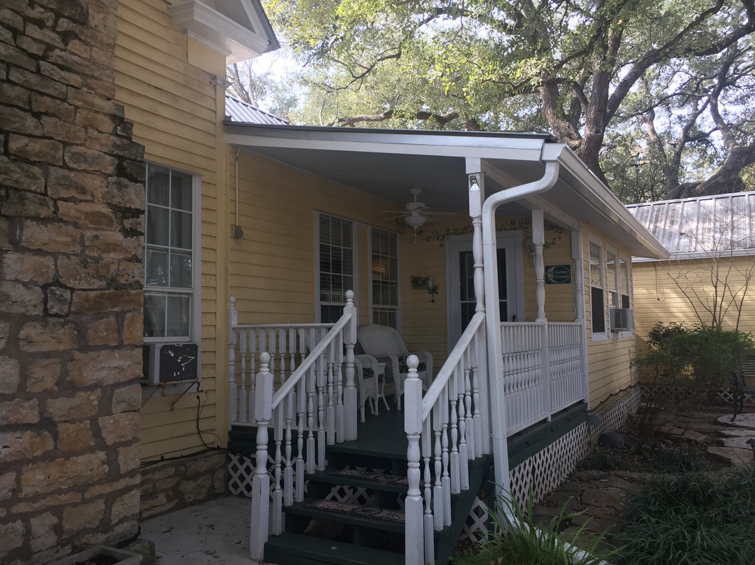 Pomegranate House & Cottages B&B主图