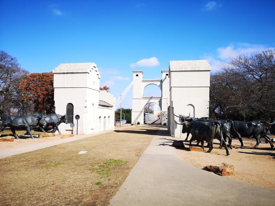 Branding the Brazos Sculpture-韦科必去景点