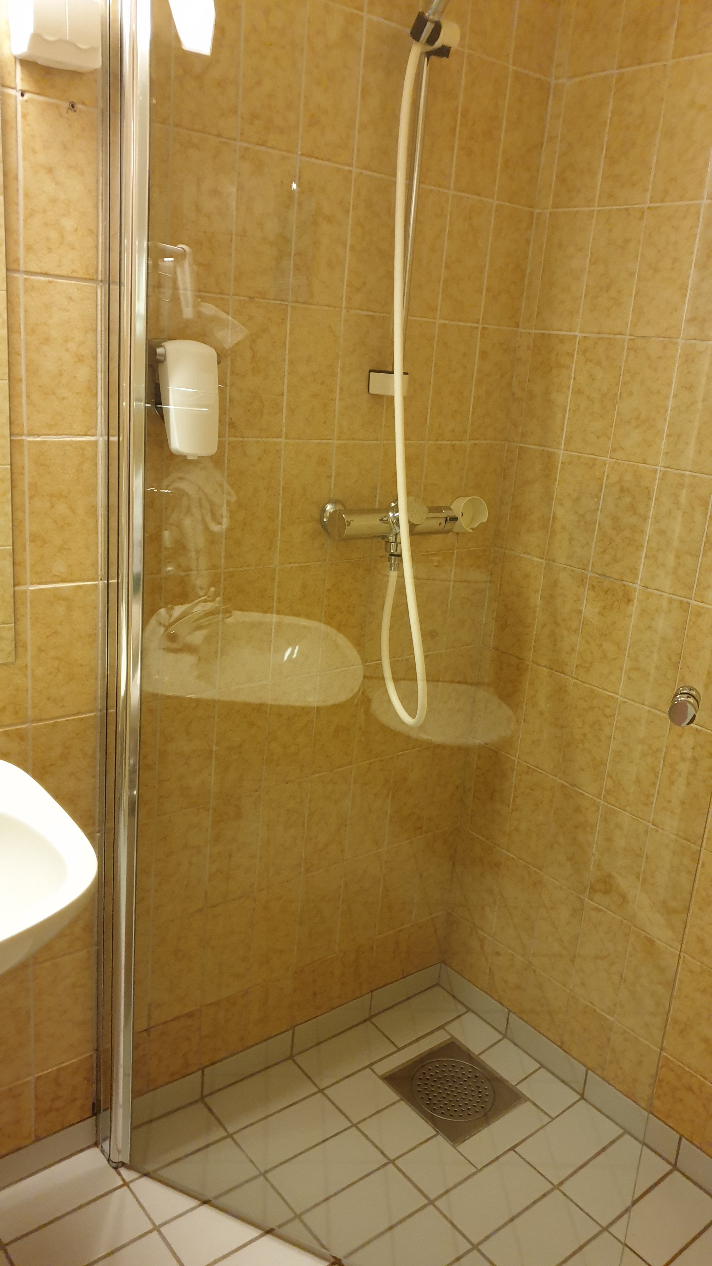 Quality Hotel Grand-浴室