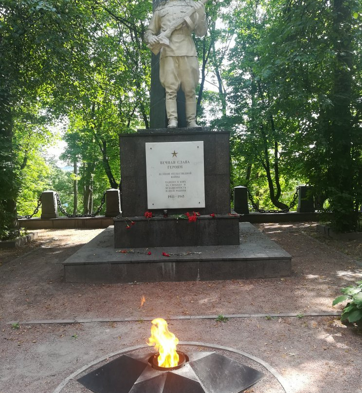 Mass Grave of Soviet Soldiers景点图片