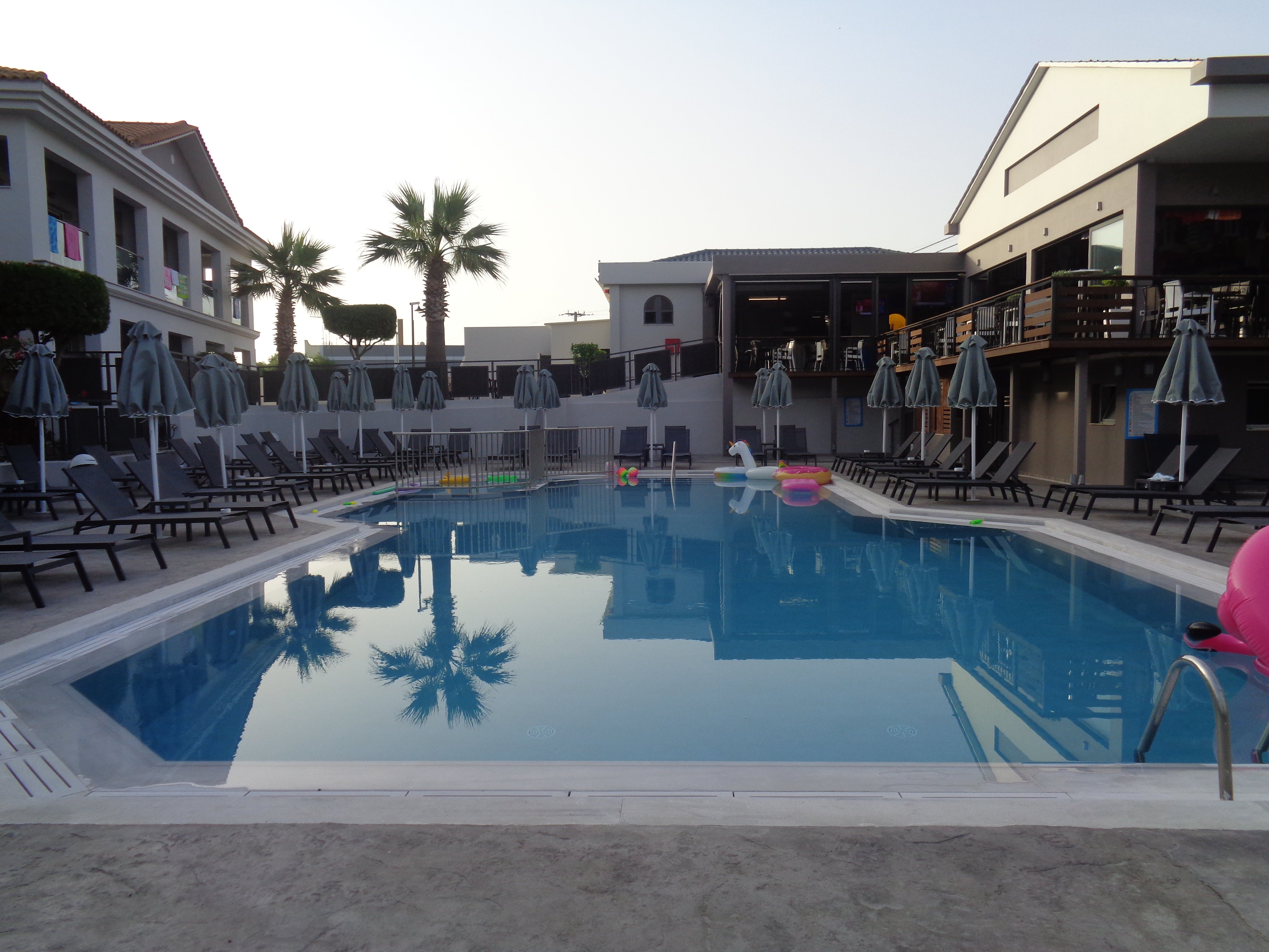 Planet Studios and Apartments-泳池