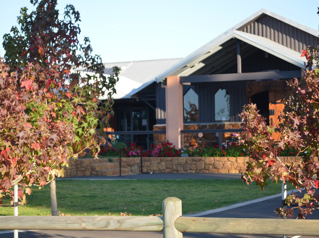 Anniebrook Wine and Flower Emporium景点图片