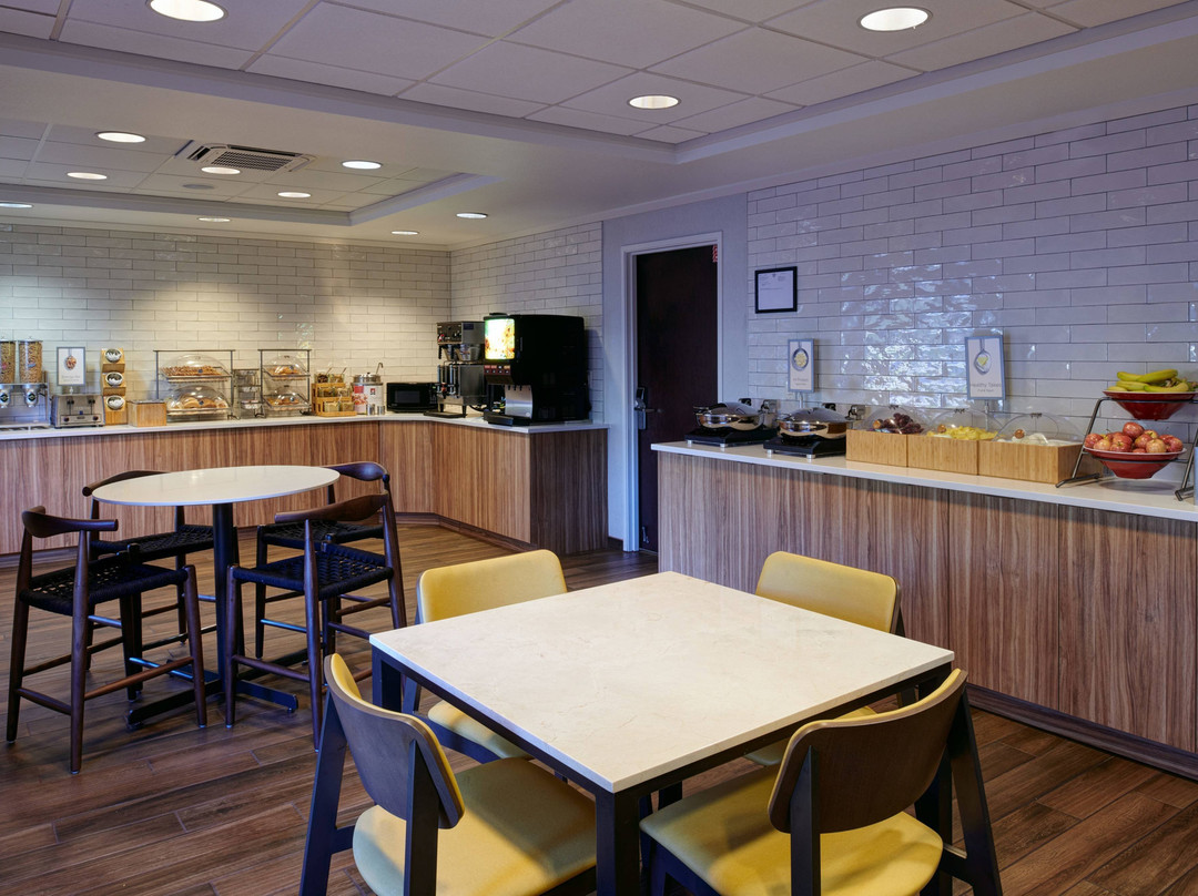 底特律利沃尼亚费尔菲尔德客栈主图