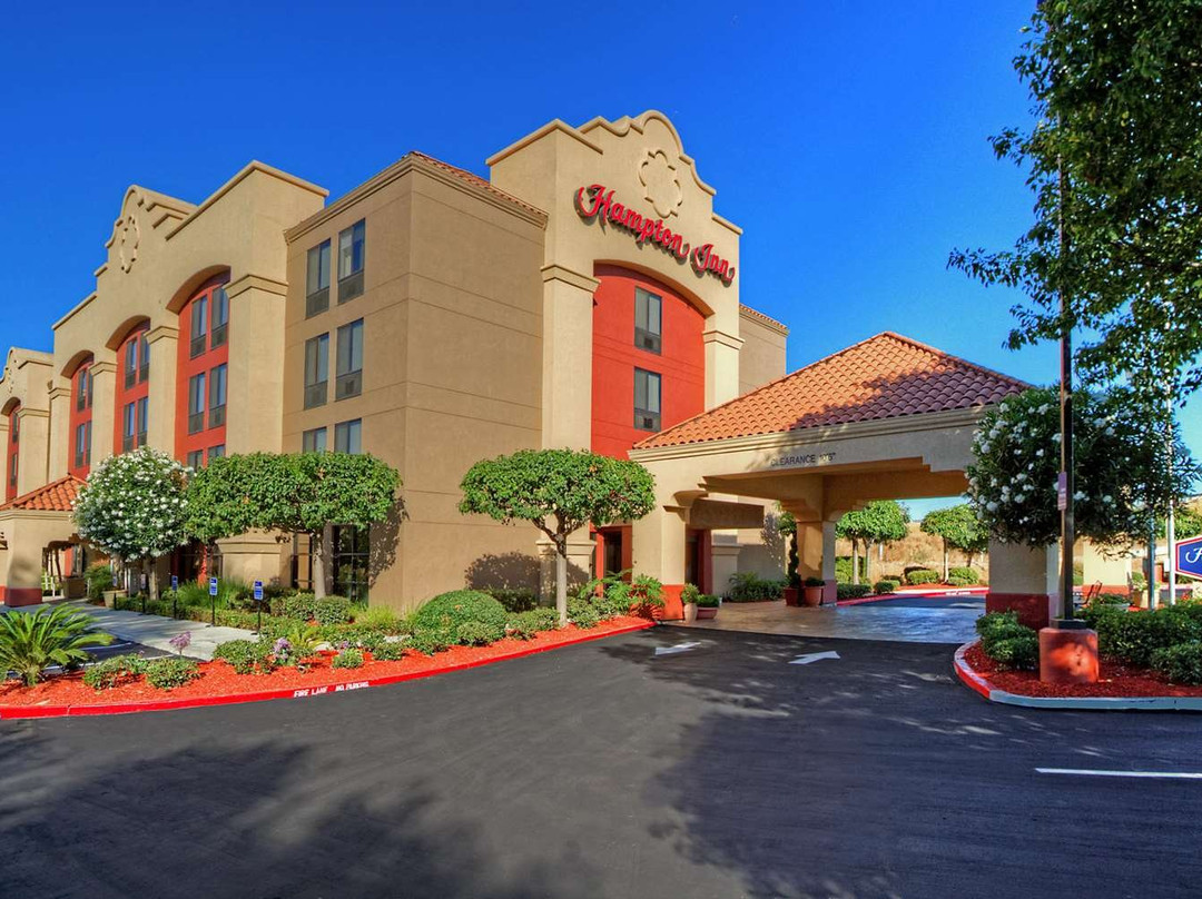 米尔皮塔斯汉普顿酒店主图