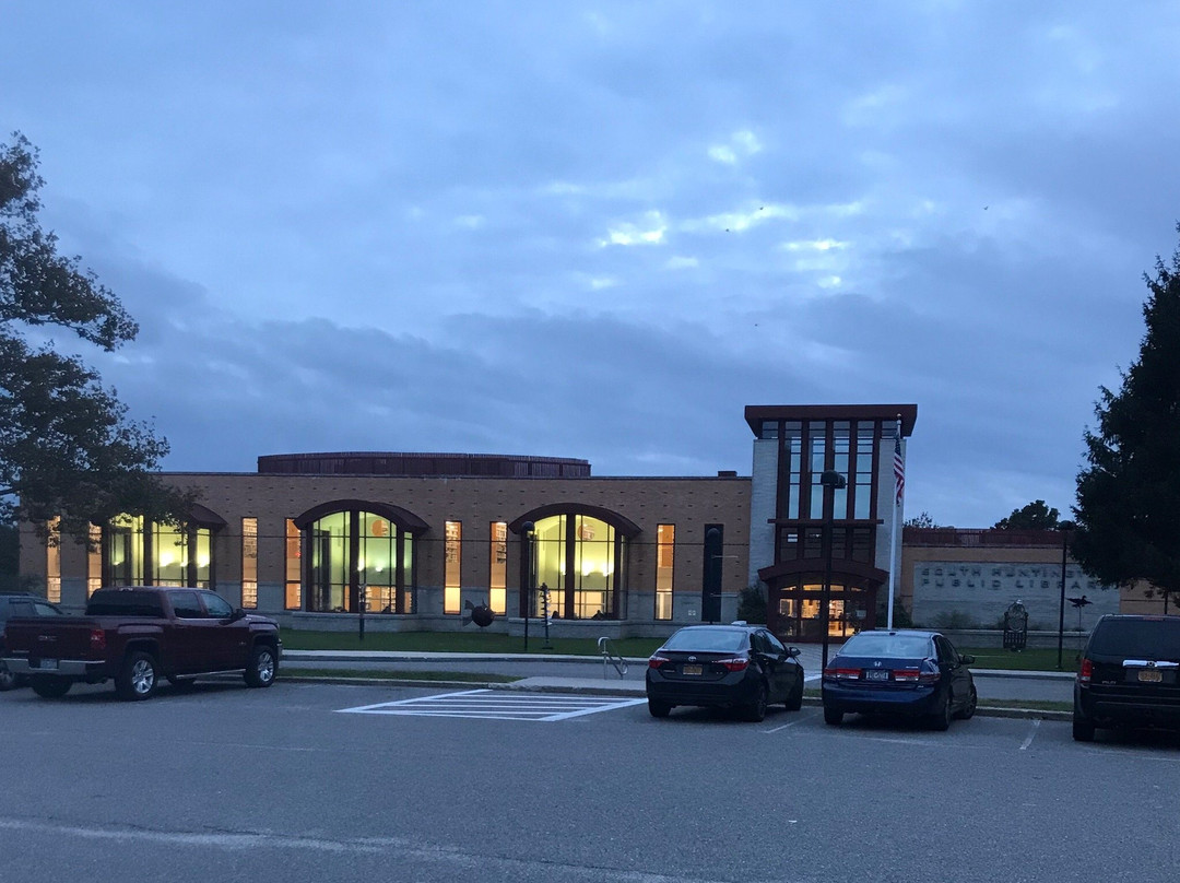South Huntington Public Library