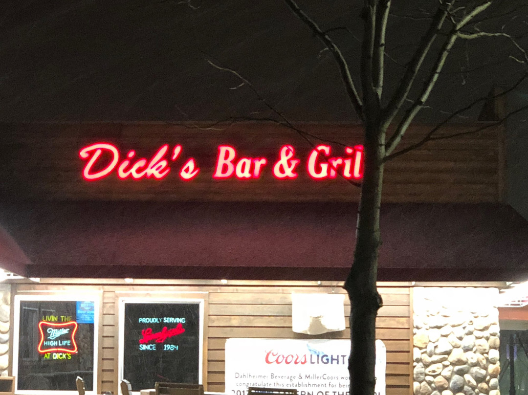 Brooklyn Park旅游景点-Dick's Bar & Grill