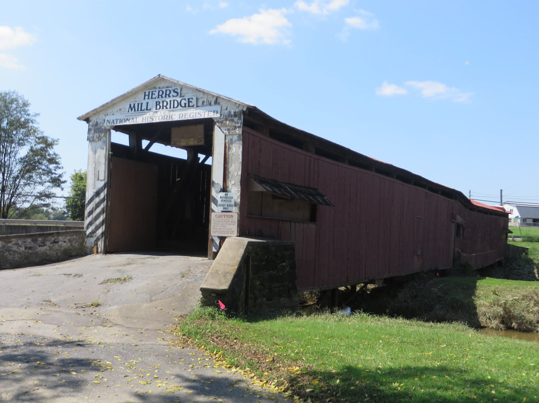 Willow Street旅游景点-Baumgardener's Covered Bridge