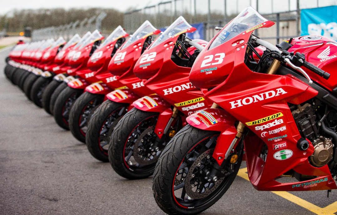 Honda Ron Haslam Race School-多宁顿城堡必去景点