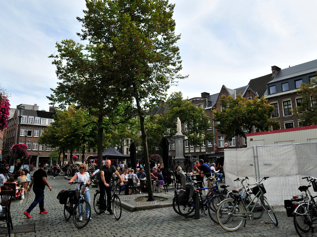 Vrijdagmarkt-安特卫普必去景点