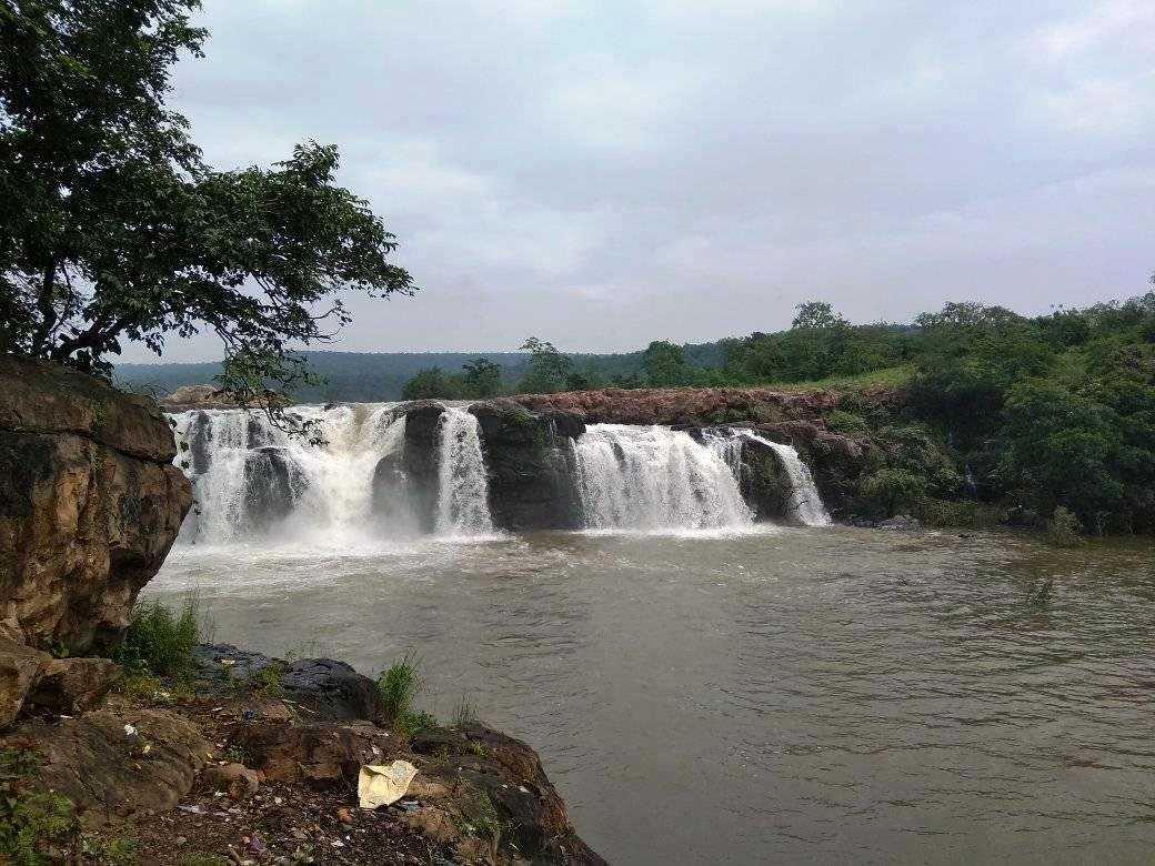 Bogatha Waterfall景点图片