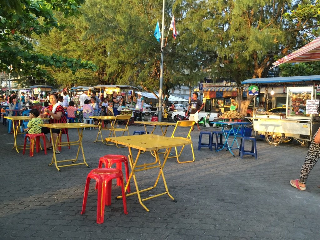 Nathon Night Food Market-红统必去景点