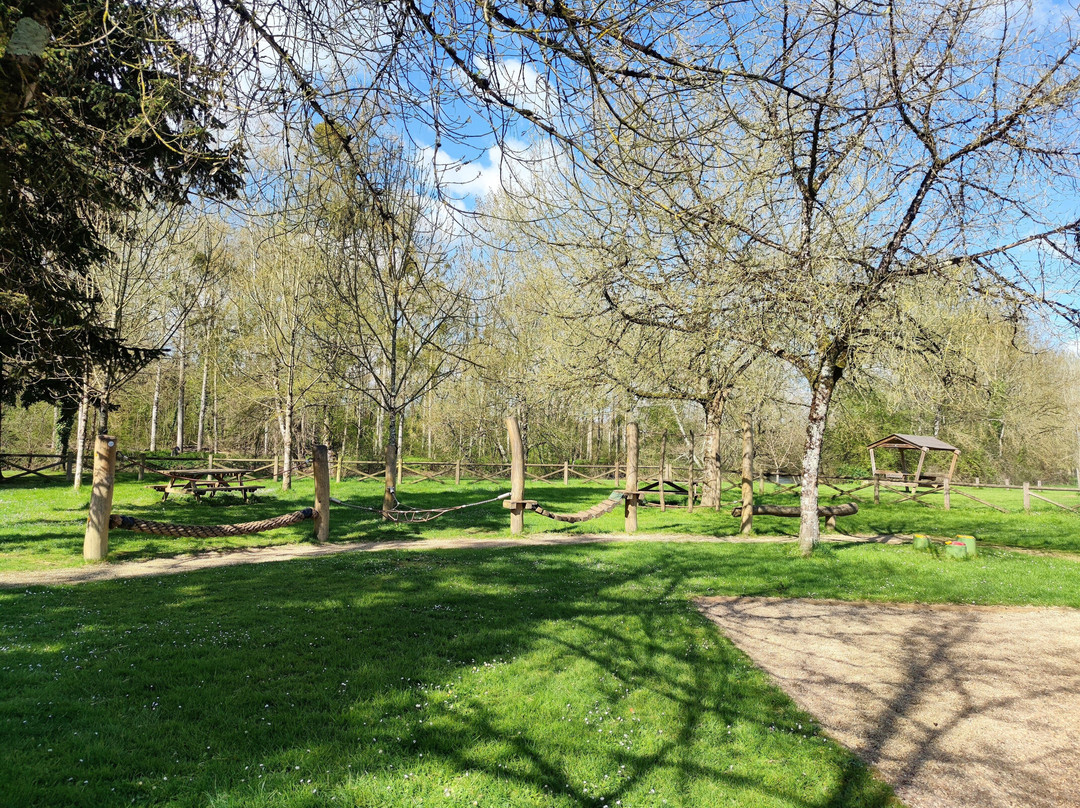 Aire De Loisirs Celle-lévescault