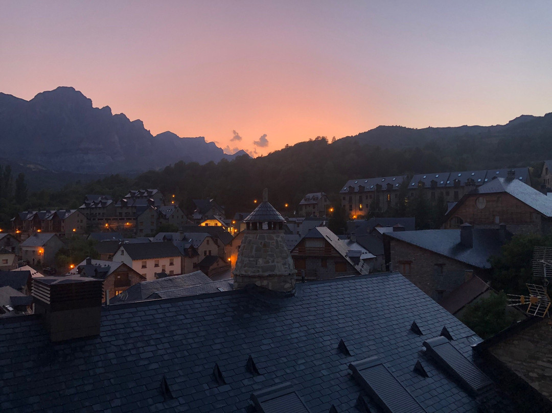 马里亚纳酒店主图