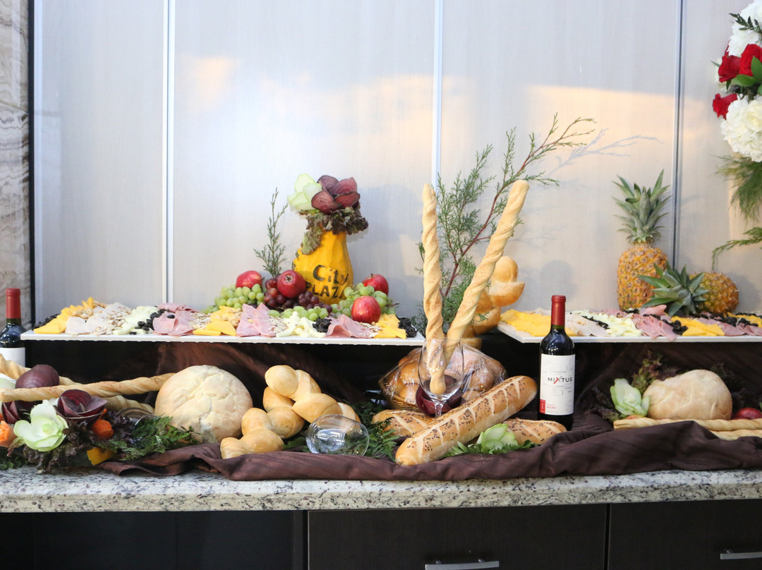 City Plaza Hotel & Suites主图