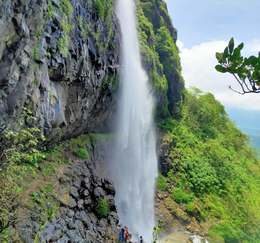 Madhe Ghat Water Fall景点图片