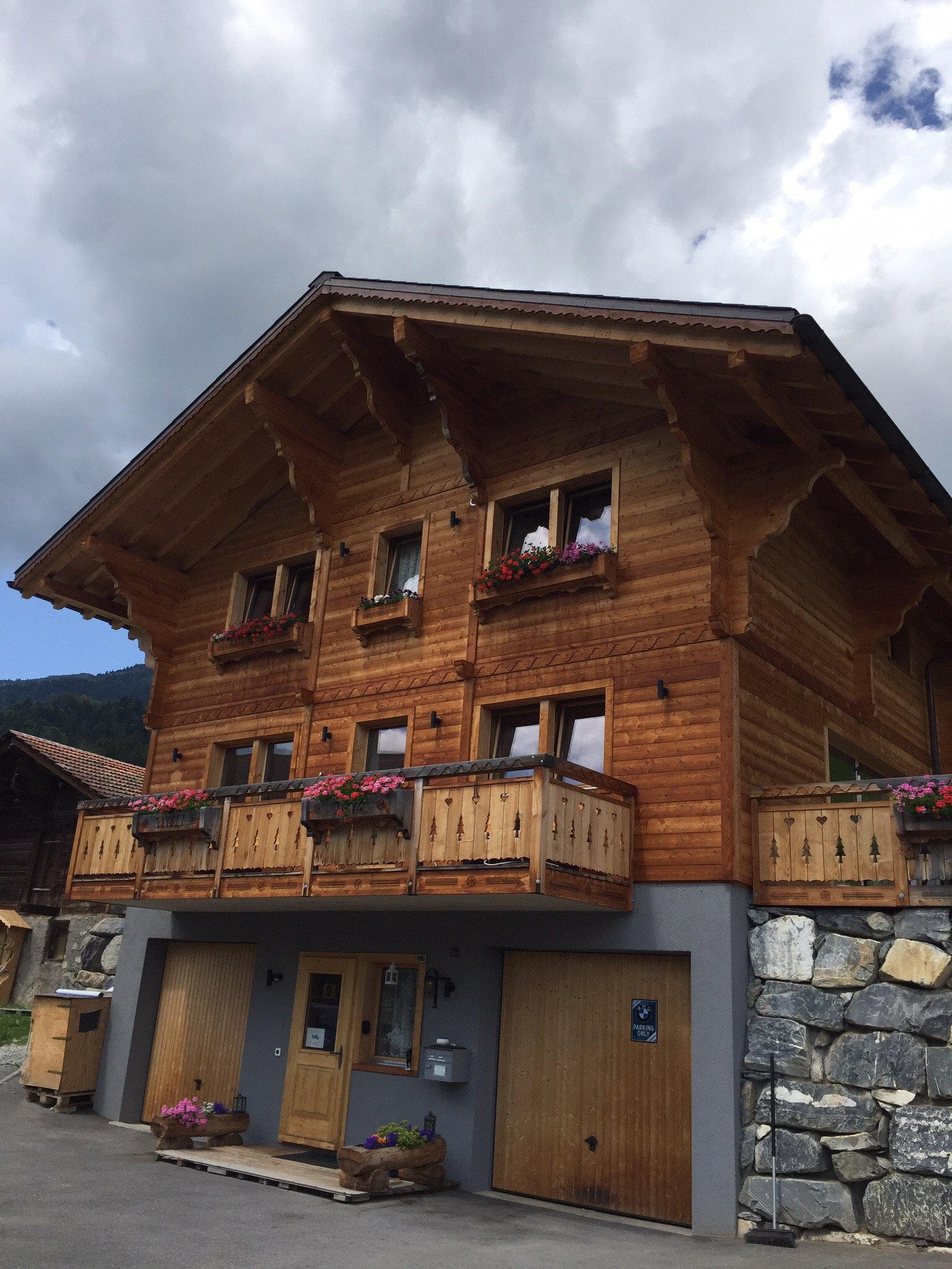 Tivoli Chalet-官方
