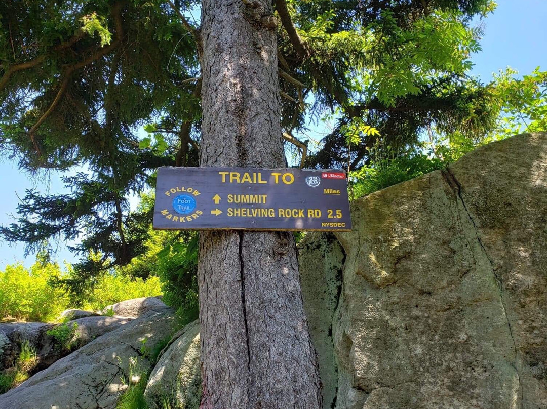 Buck mountain hiking trail-乔治湖必去景点
