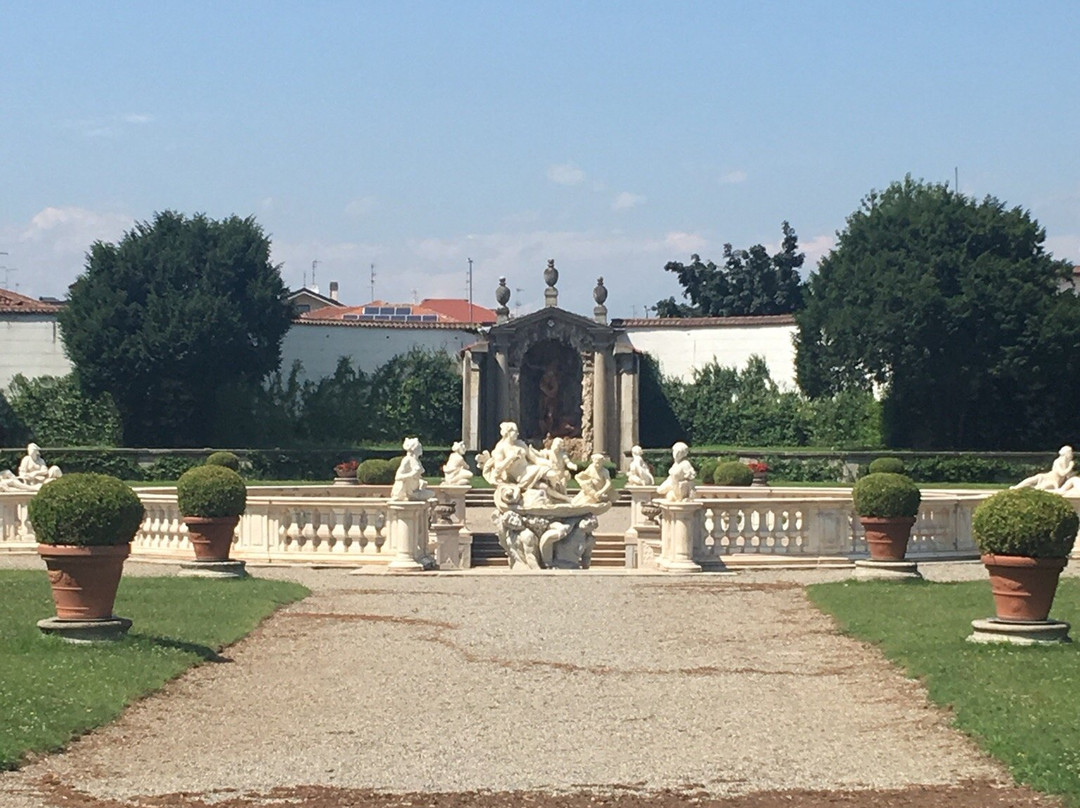 Villa Visconti Borromeo Litta景点图片